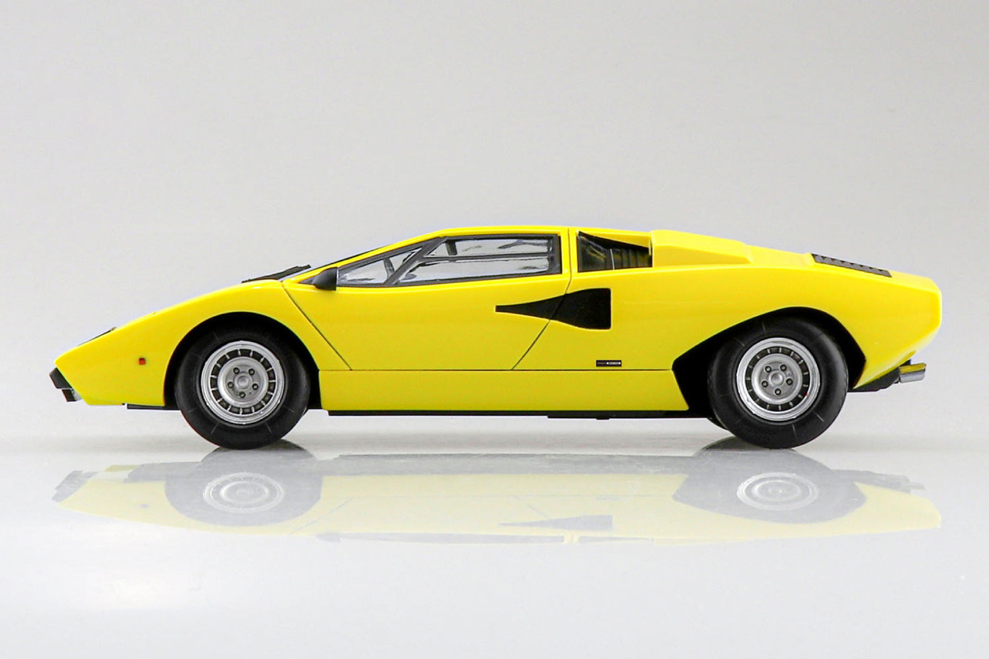 1/32 SNAP Lamborghini Countach LP400 (Yellow)