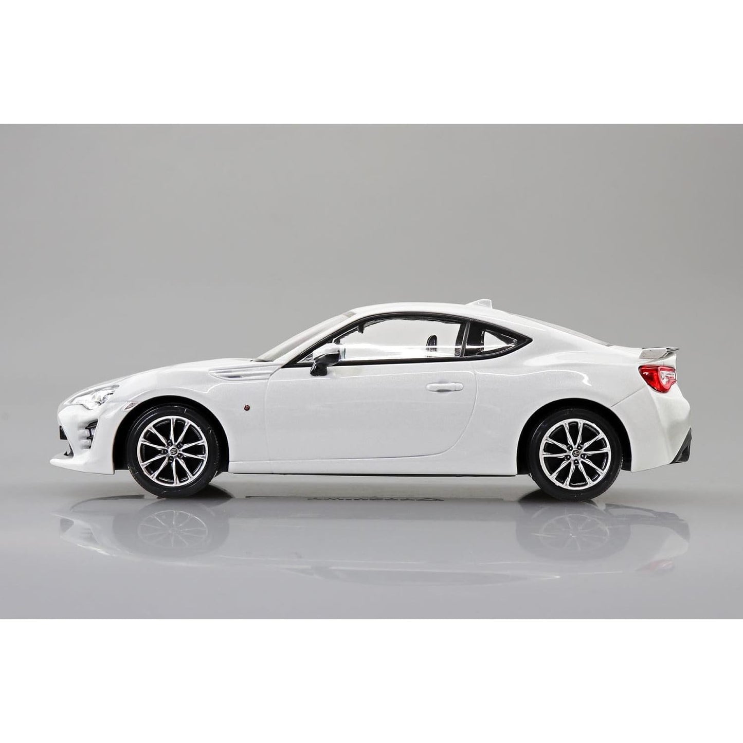1/32 Snap Toyota 86 (Crystal White Pearl)