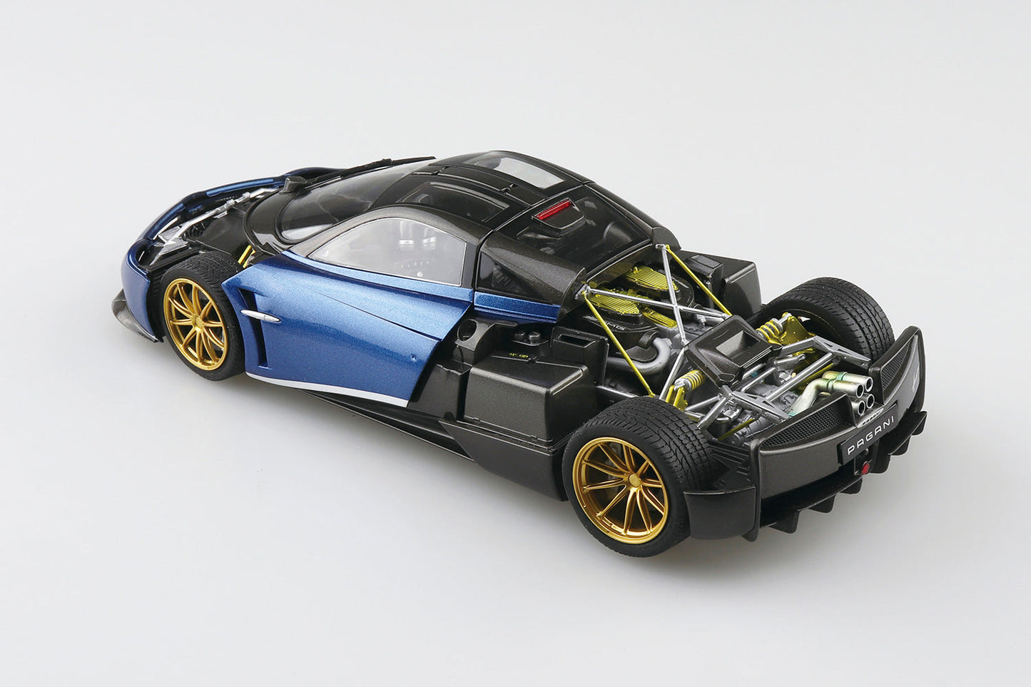 [Duplicate. Please use SKU: A006238] 1/24 16 Pagani Huayra Pacchetto Tempesta