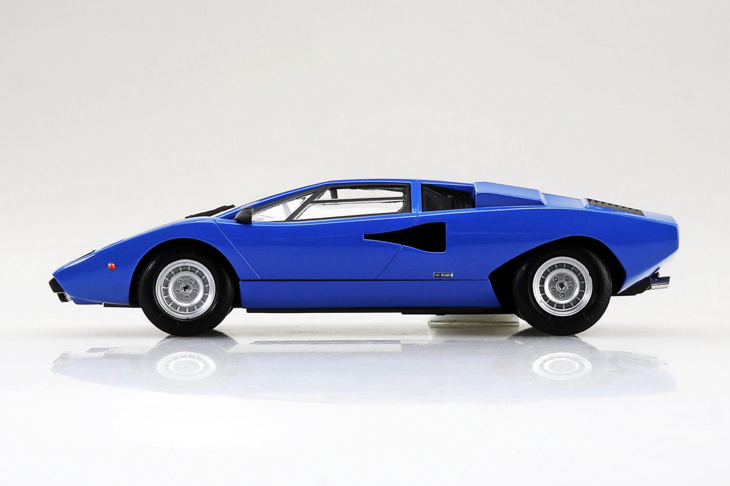 1/32 Snap Lamborghini Countach LP400 (Blue)