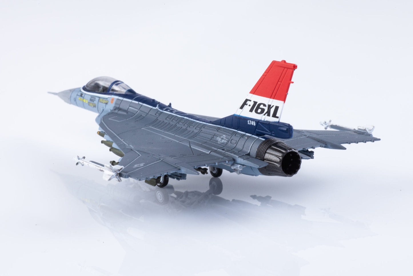 1/144 F-16XL U.S. Air Force XL-1 Prototype