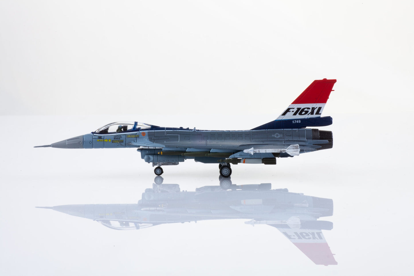 1/144 F-16XL U.S. Air Force XL-1 Prototype