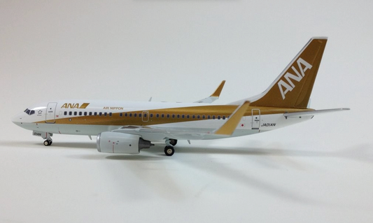 1/200 ANA B737-700 JA01AN "Gold"