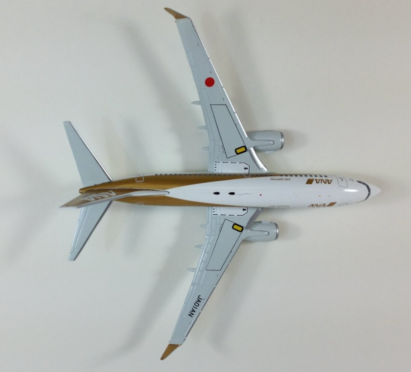 1/200 ANA B737-700 JA01AN "Gold"