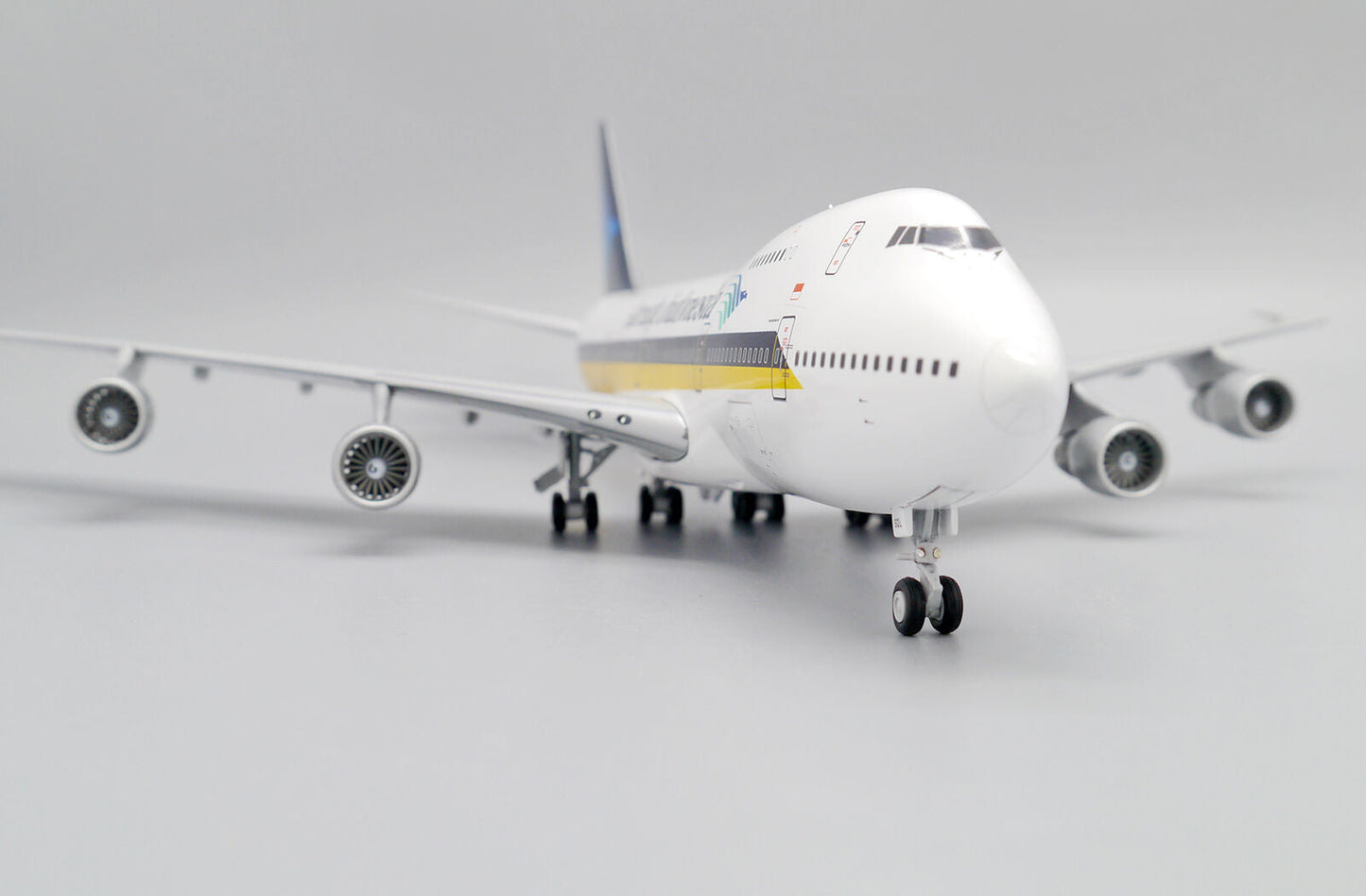 1/200 Garuda Indonesia B747-200 9V-SQL