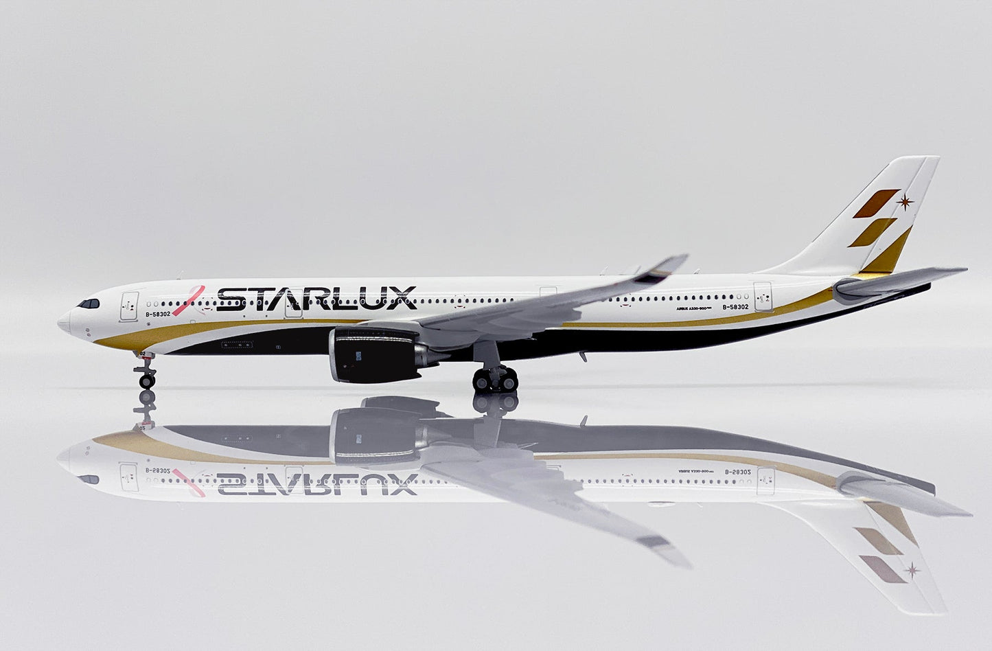 1/400 Starlux Airlines A330-900neo B-58302 "Pink Ribbon"