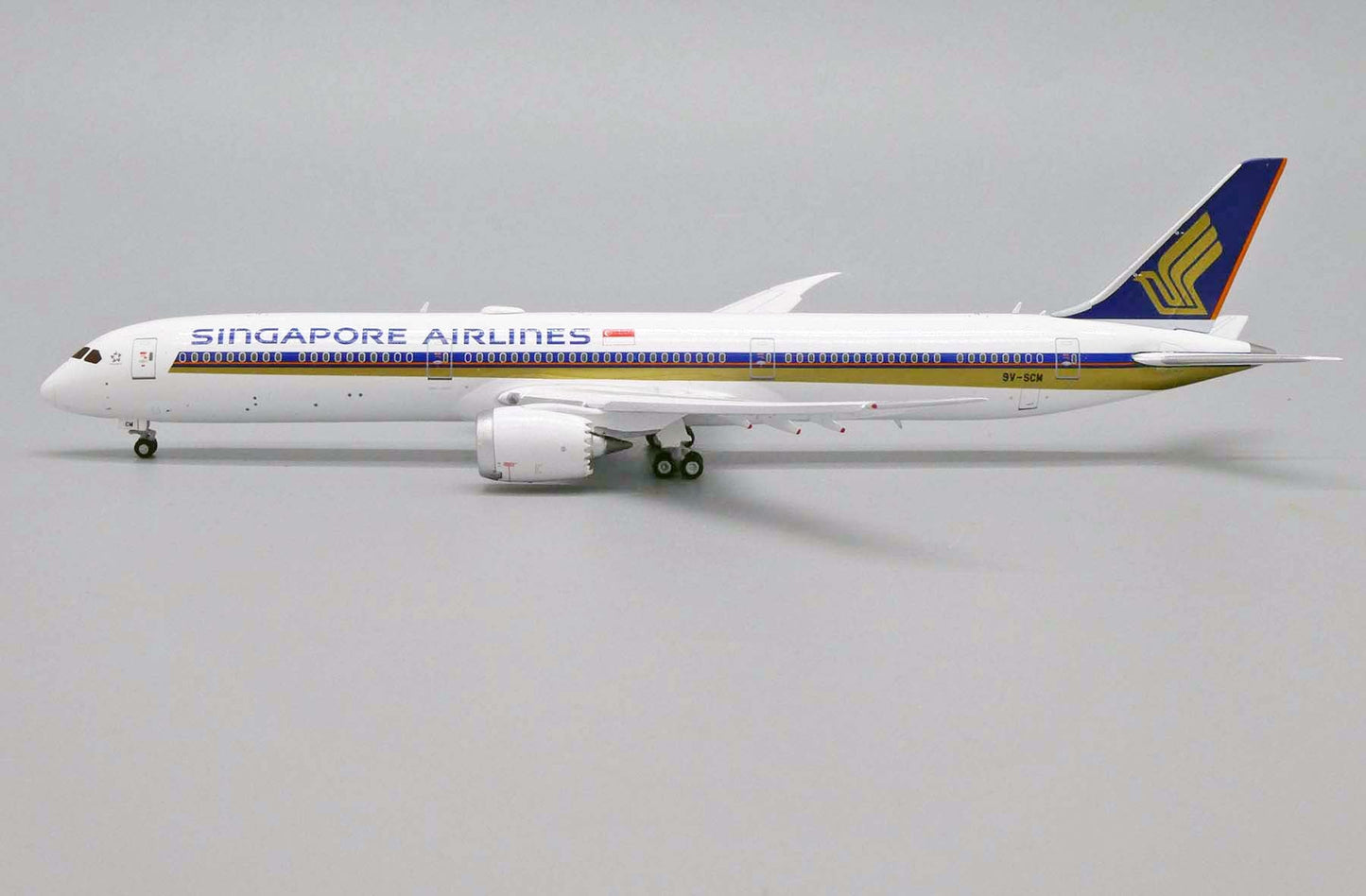 Singapore Airlines B787-10 9V-SCM (Flaps Down)