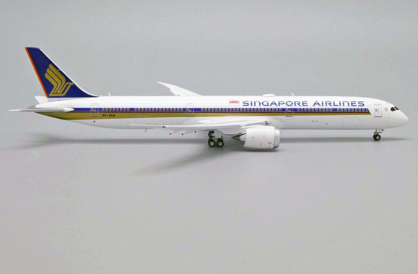 Singapore Airlines B787-10 9V-SCM (Flaps Down)