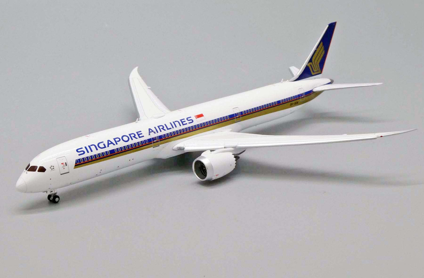 Singapore Airlines B787-10 9V-SCM (Flaps Down)