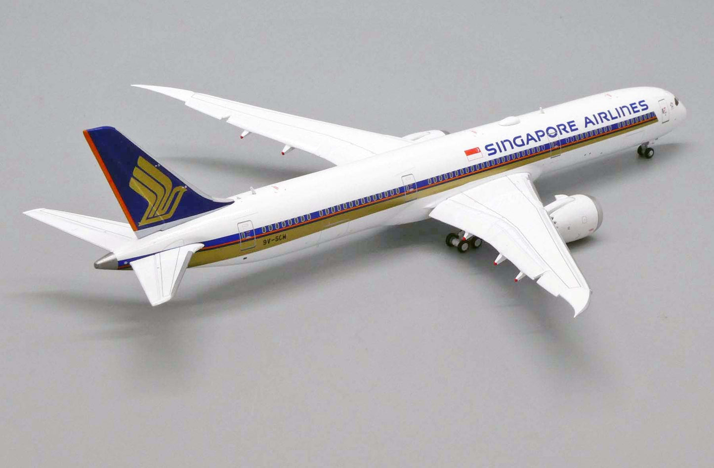 Singapore Airlines B787-10 9V-SCM (Flaps Down)