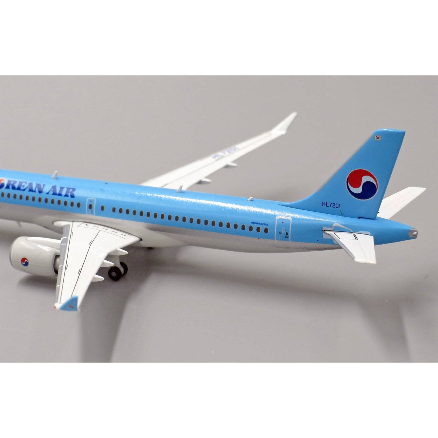 1/400 Korean Air Bombadier CS300 HL7201