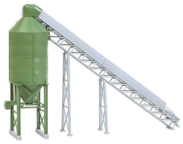 Silo with conveyor