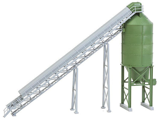 Silo with conveyor