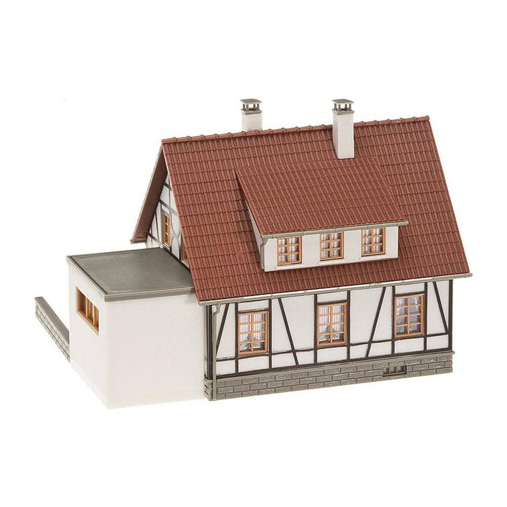 HO Timbered House w/Garage