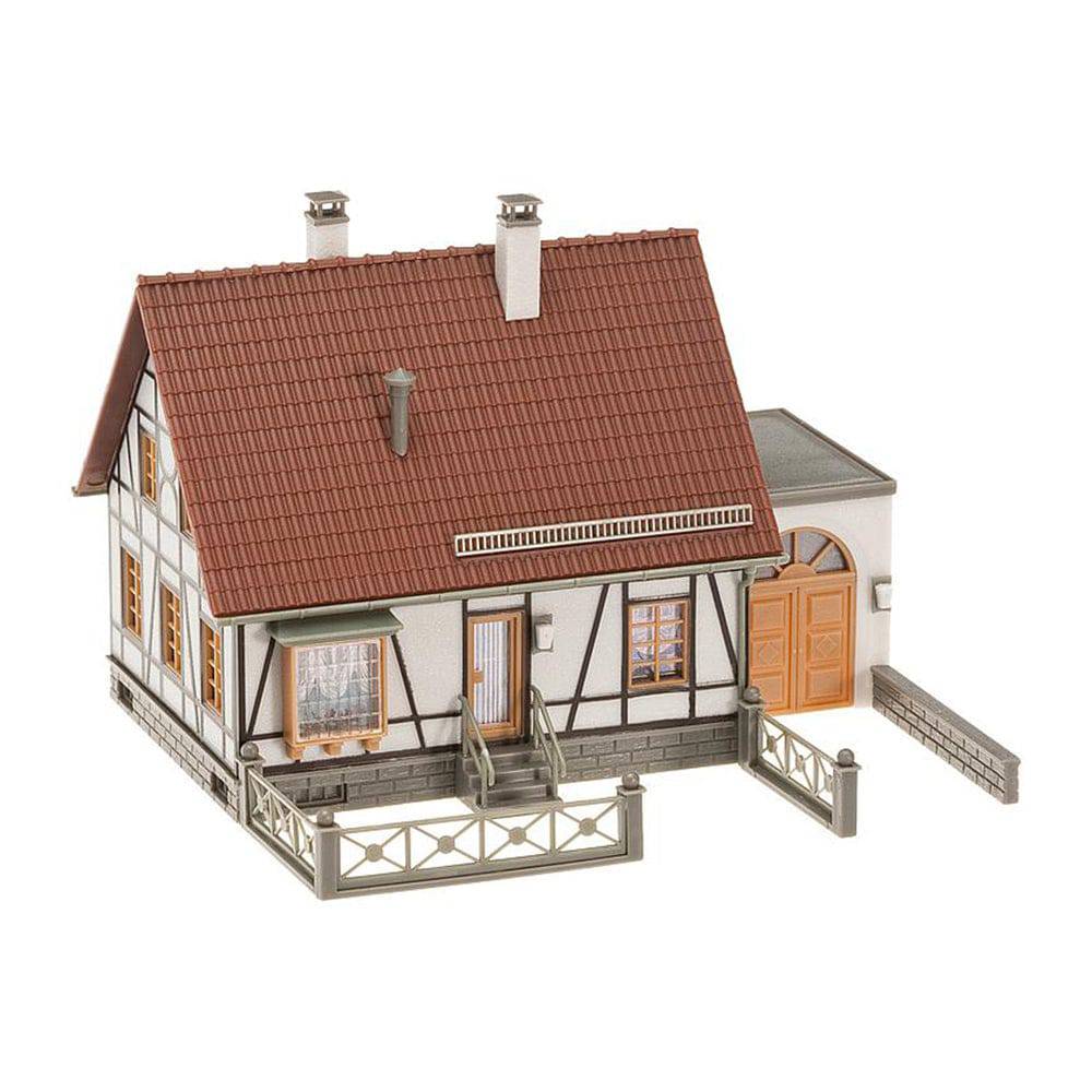 HO Timbered House w/Garage