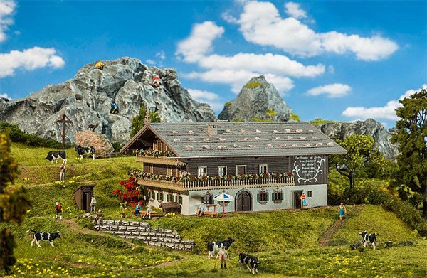 HO Large Alpine Farm