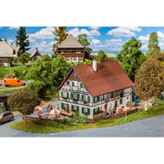 HO Farmhouse w/ Inn