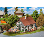HO Farmhouse w/ Inn
