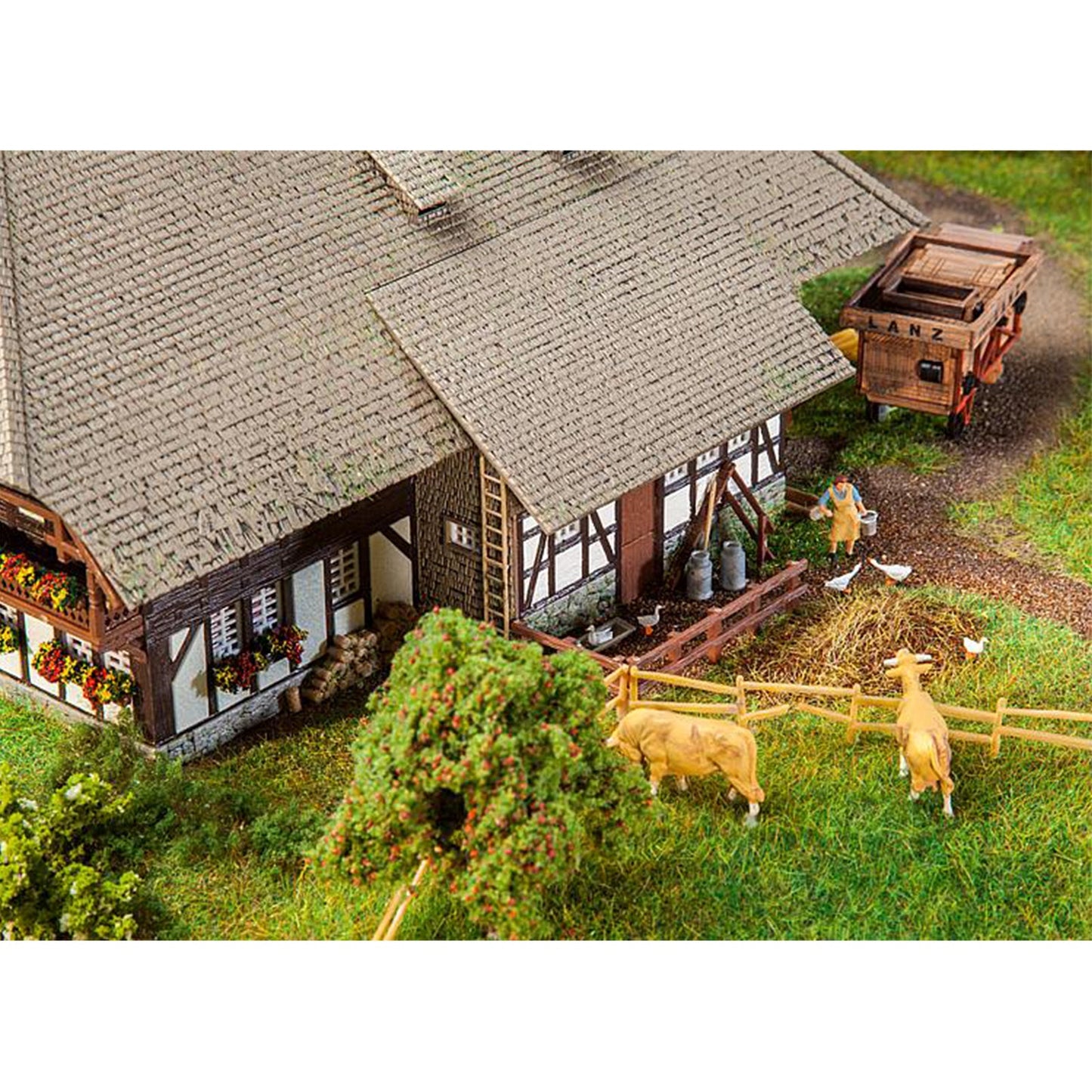 HO Black Forest Farmyard