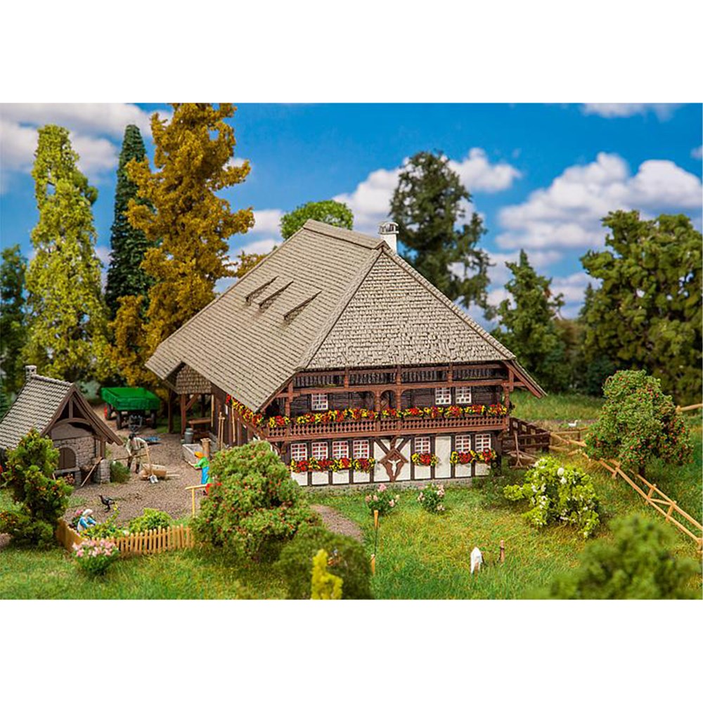 HO Black Forest Farmyard