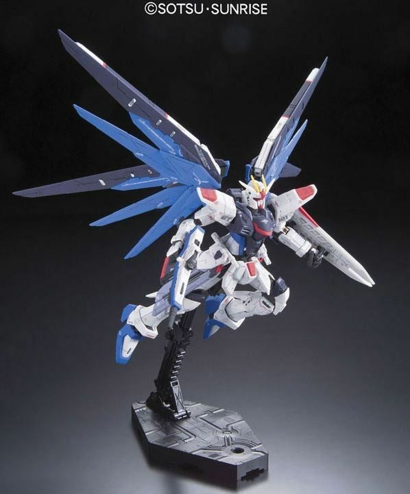 RG 1/144 FREEDOM GUNDAM