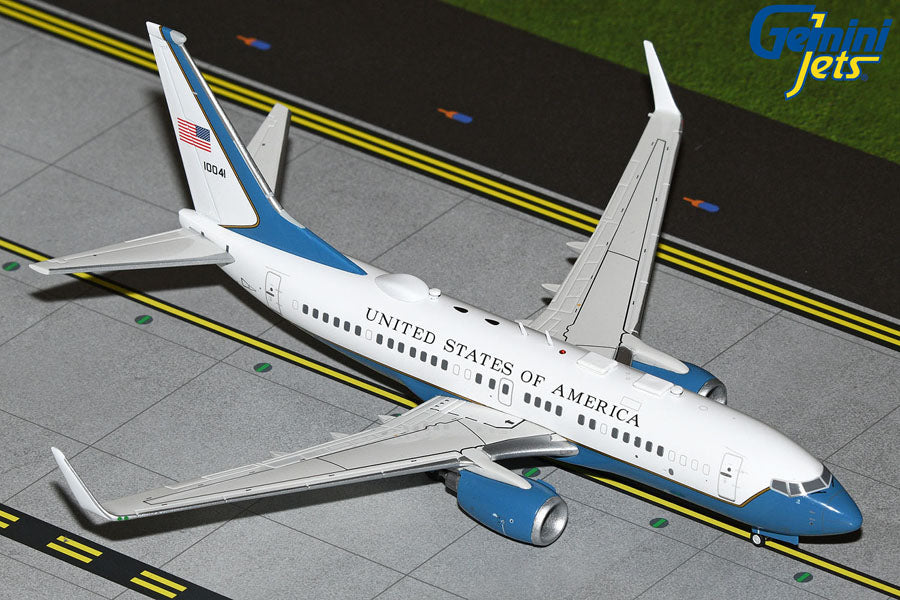 1/200 U.S. Air Force C-40B (B737-700) 01-0041