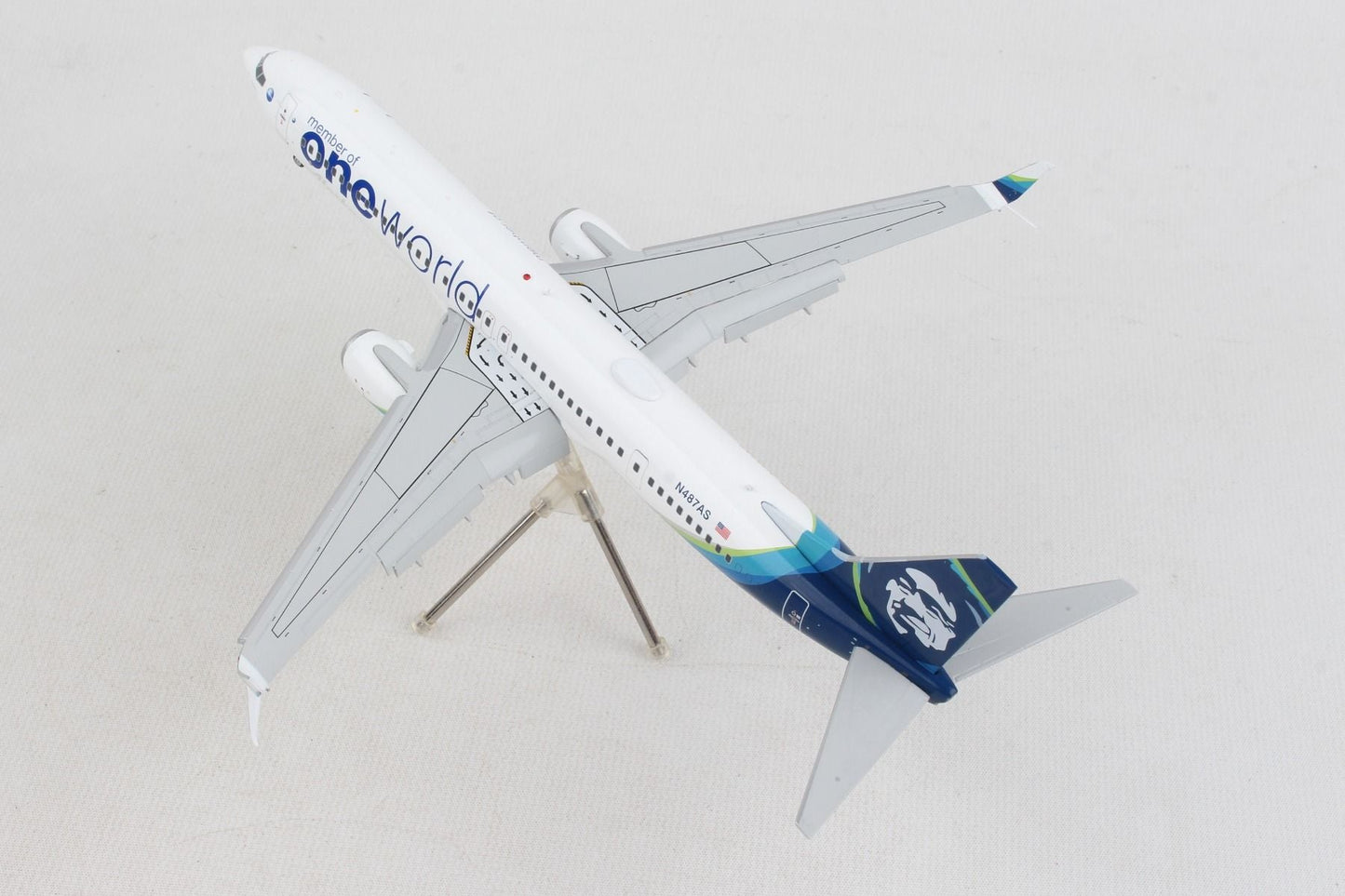 1/200 Alaska Airlines B737-900ER N487AS oneworld livery w/ flaps down