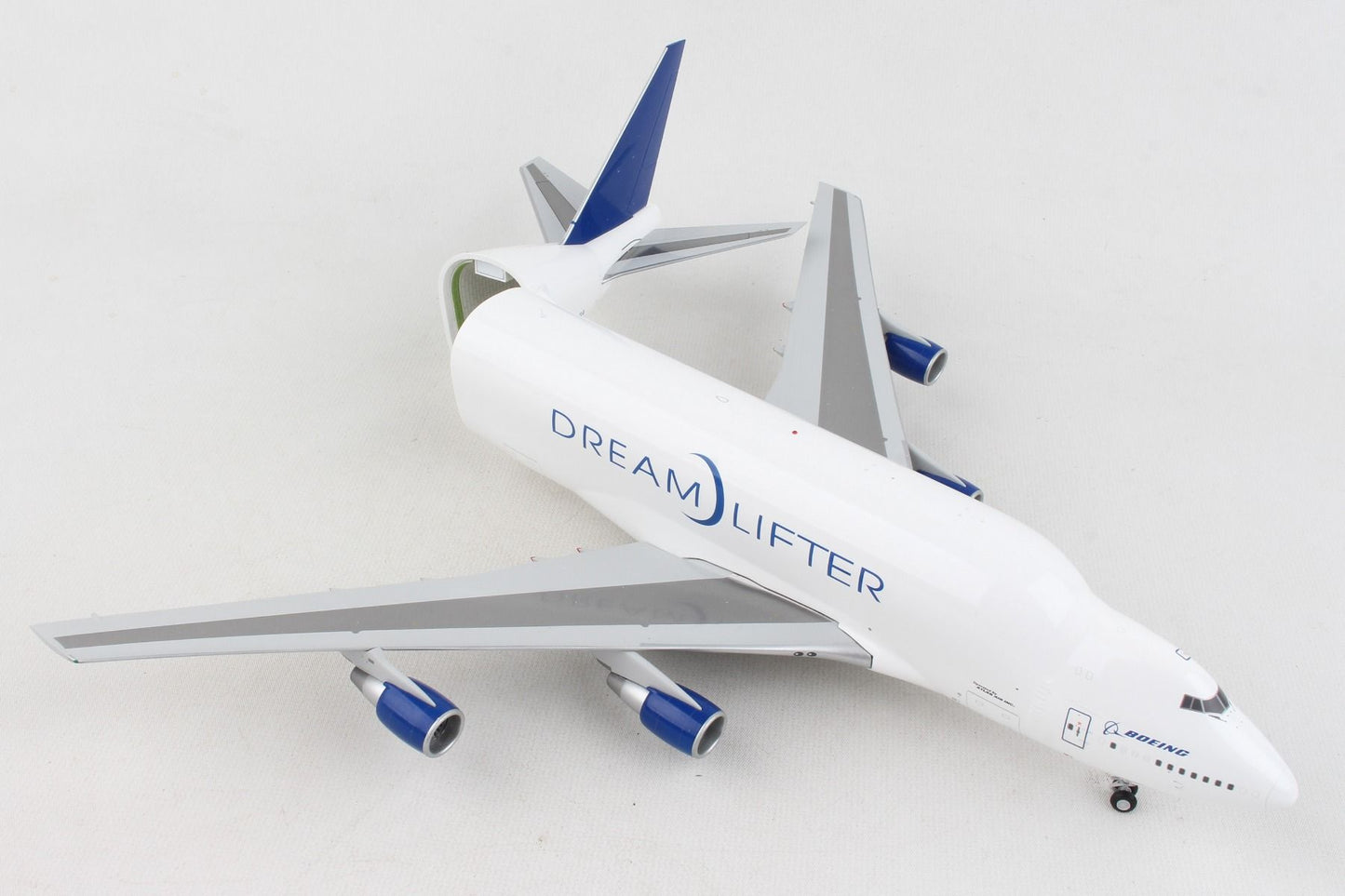 1/200 B747-400LCF Dreamlifter N7188A with Opening Fuselage