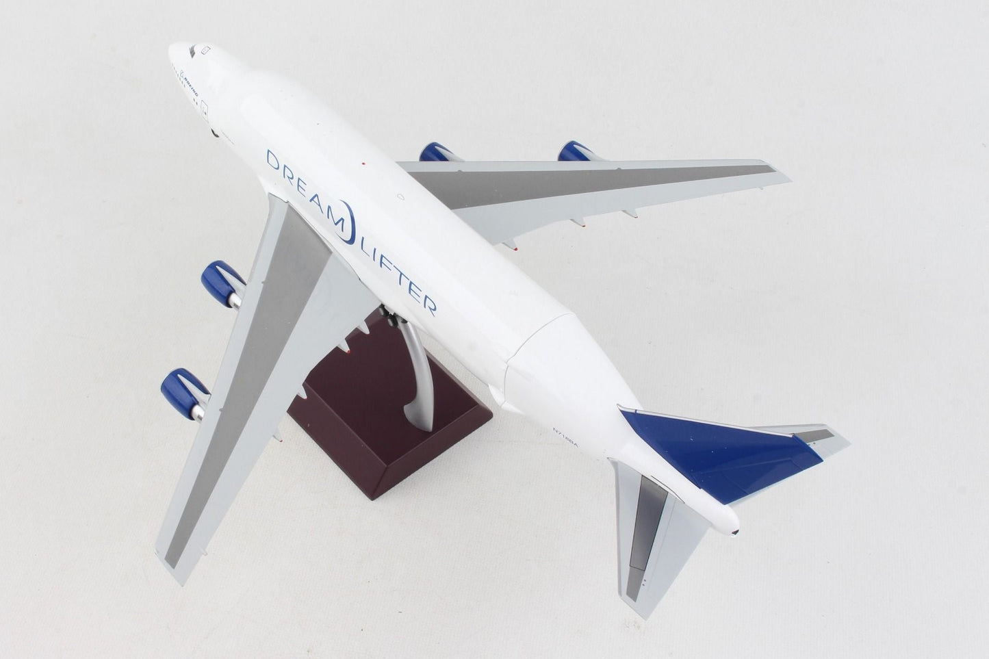 1/200 B747-400LCF Dreamlifter N7188A with Opening Fuselage