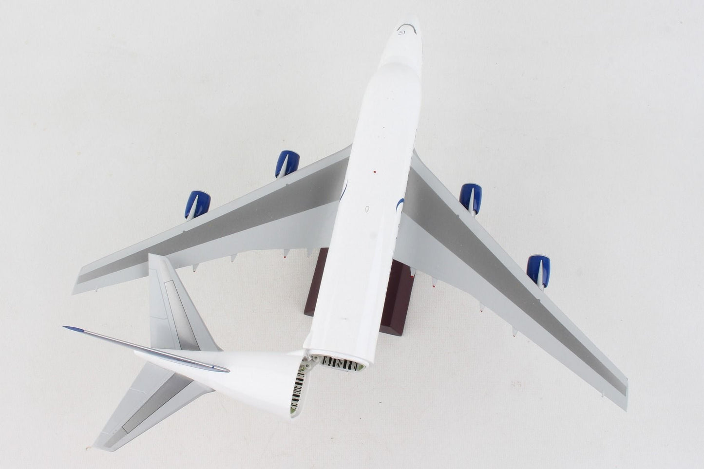 1/200 B747-400LCF Dreamlifter N7188A with Opening Fuselage