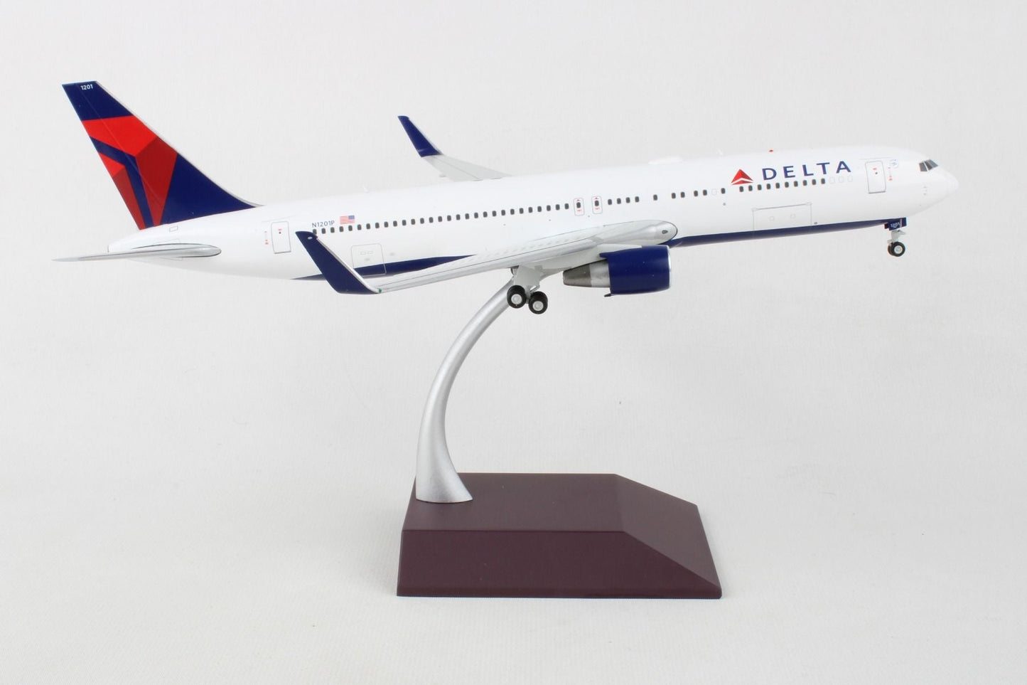 1/200 Delta Air Lines B767-300ER(W) N1201P