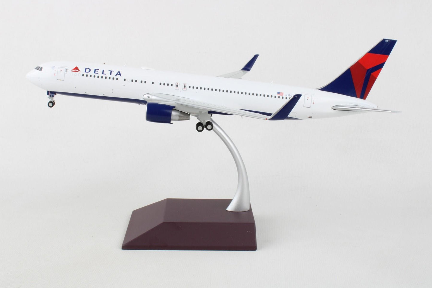 1/200 Delta Air Lines B767-300ER(W) N1201P