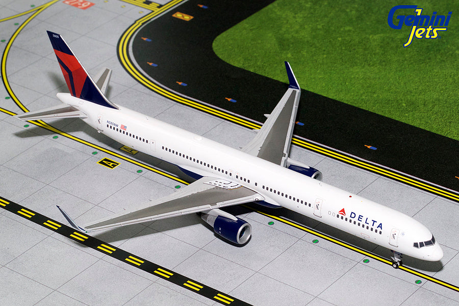 1/200 Delta N585NW B757-300(W)