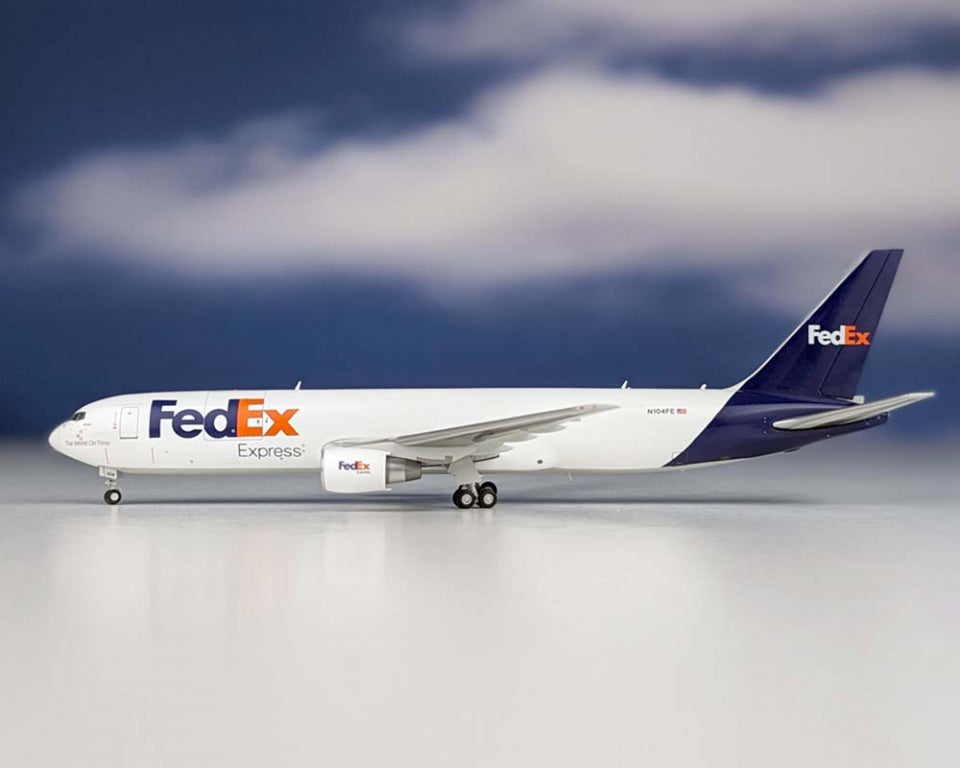 1/200 FedEx Express B767-300ERF N104FE