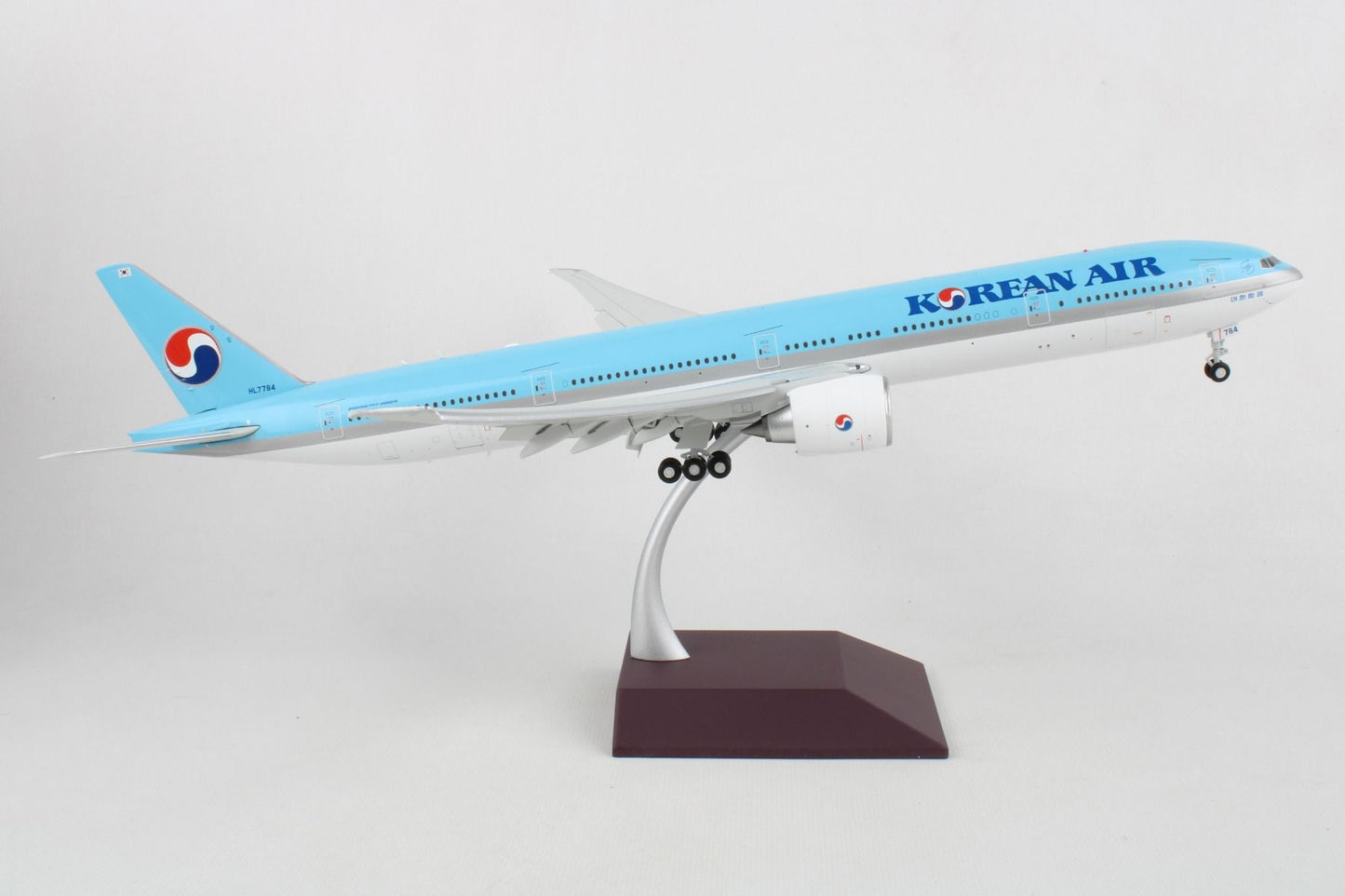 1/200 Korean Air B777-300ER Flaps Down