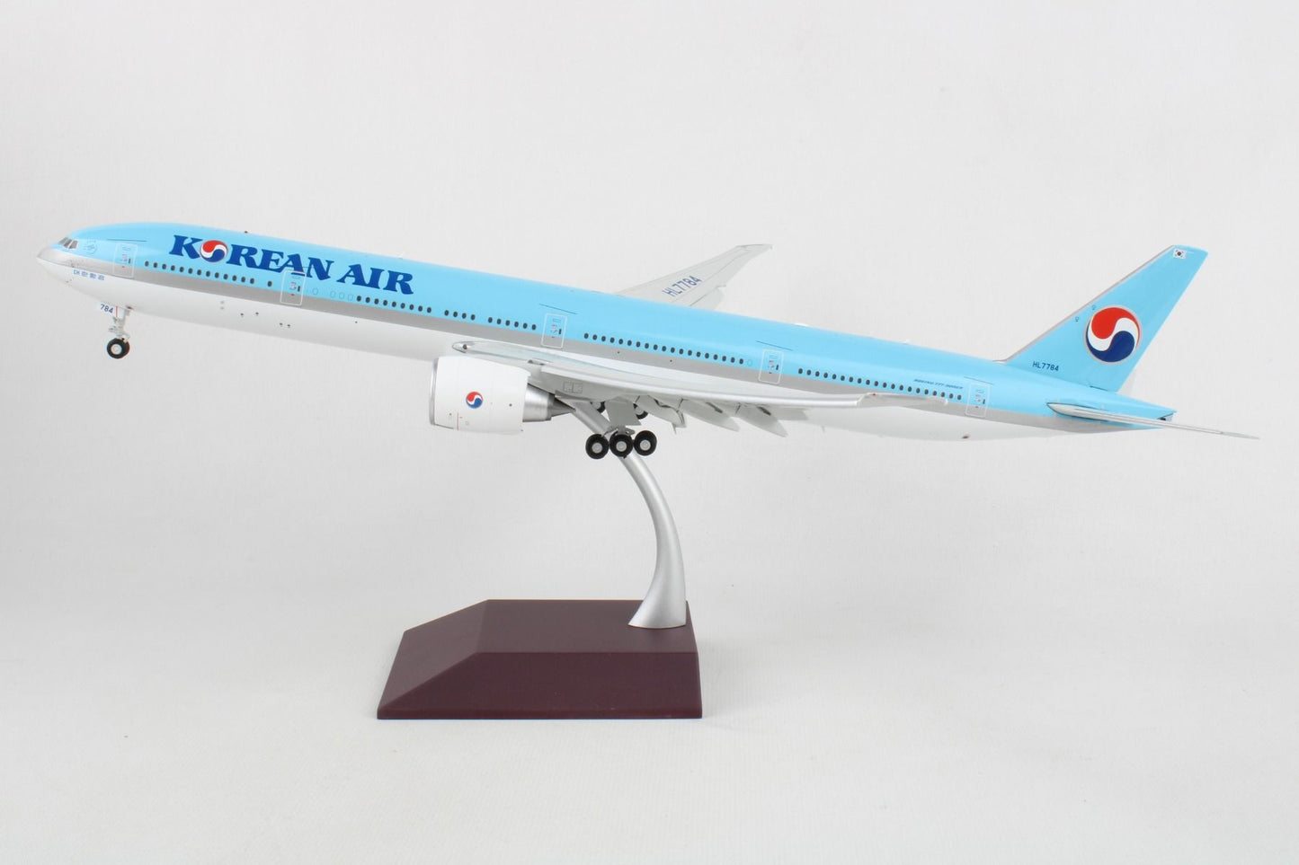 1/200 Korean Air B777-300ER Flaps Down