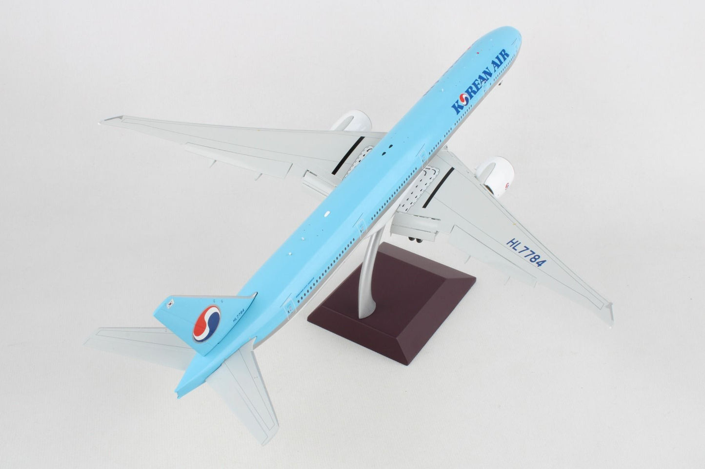 1/200 Korean Air B777-300ER Flaps Down