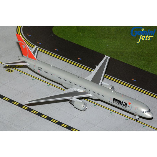 1/200 Northwest Airlines B757-300 N587Nw Final Livery; Upgraded Stand
