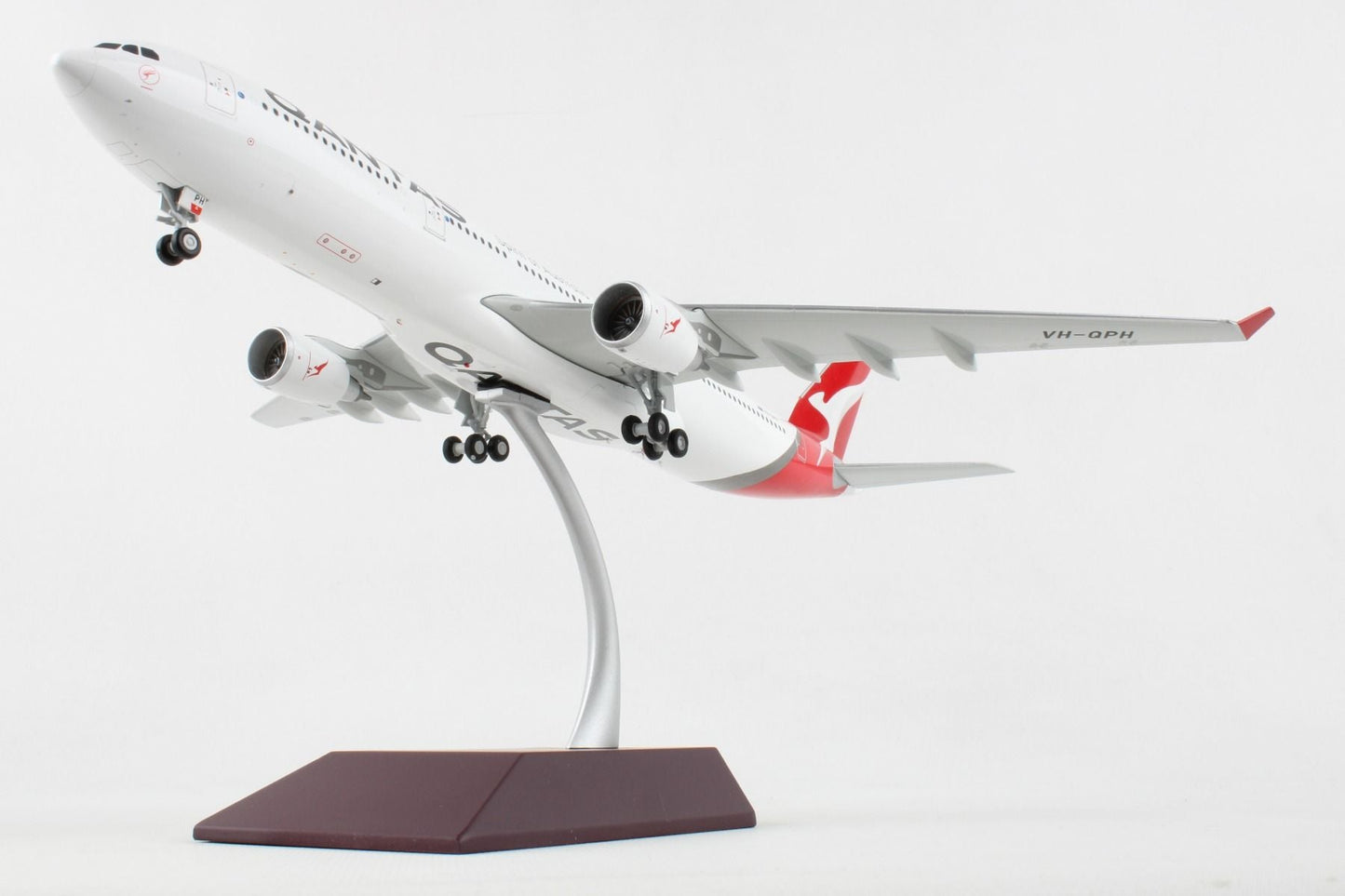 1/200 QANTAS A330-300