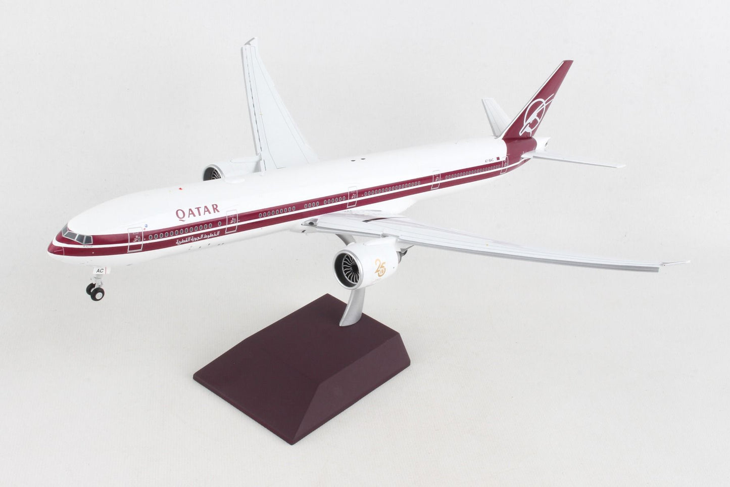 1/200 Qatar Airways B777-300ER "Retro" (Flaps Down) A7-BAC