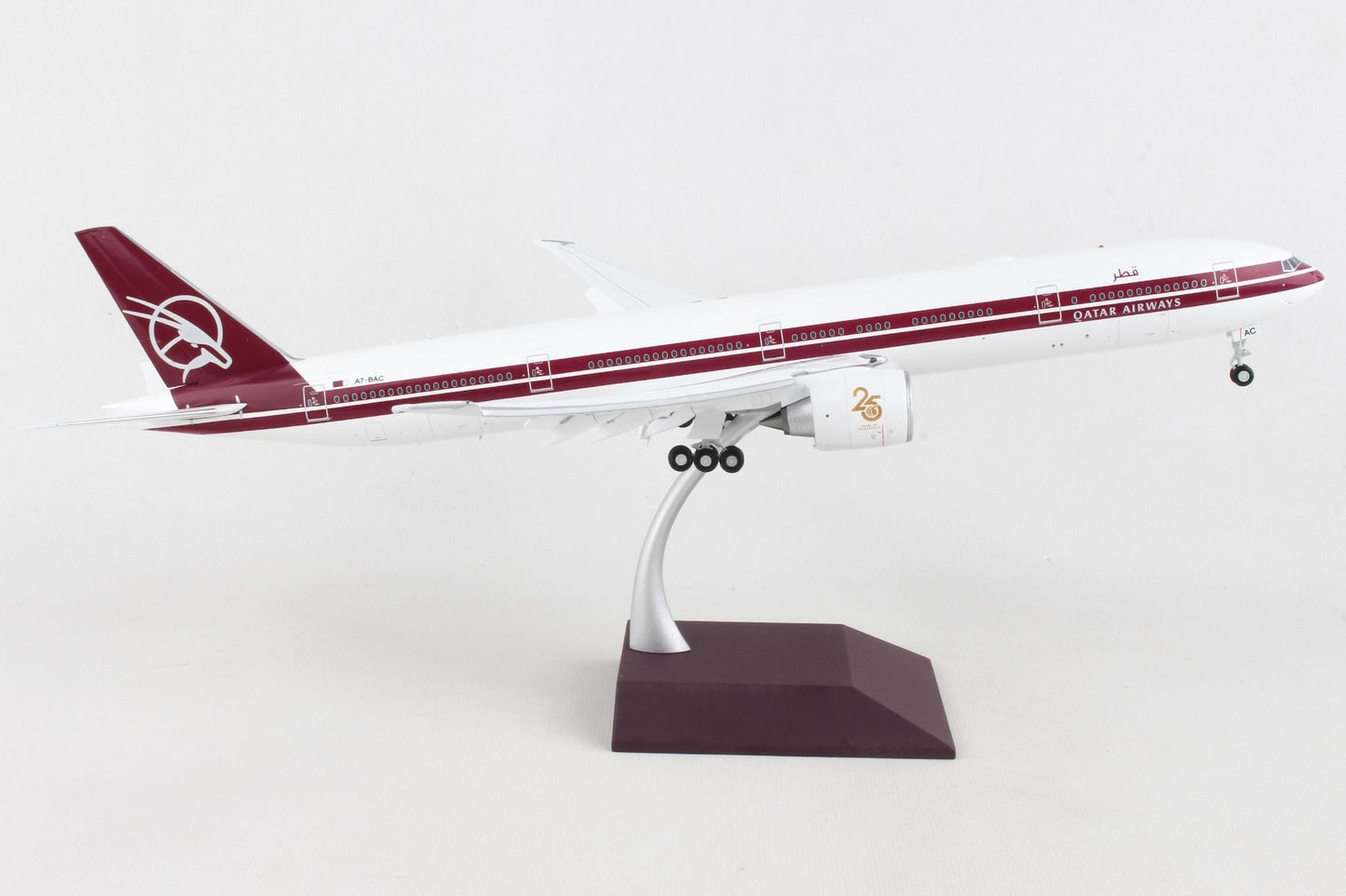 1/200 Qatar Airways B777-300ER "Retro" (Flaps Down) A7-BAC