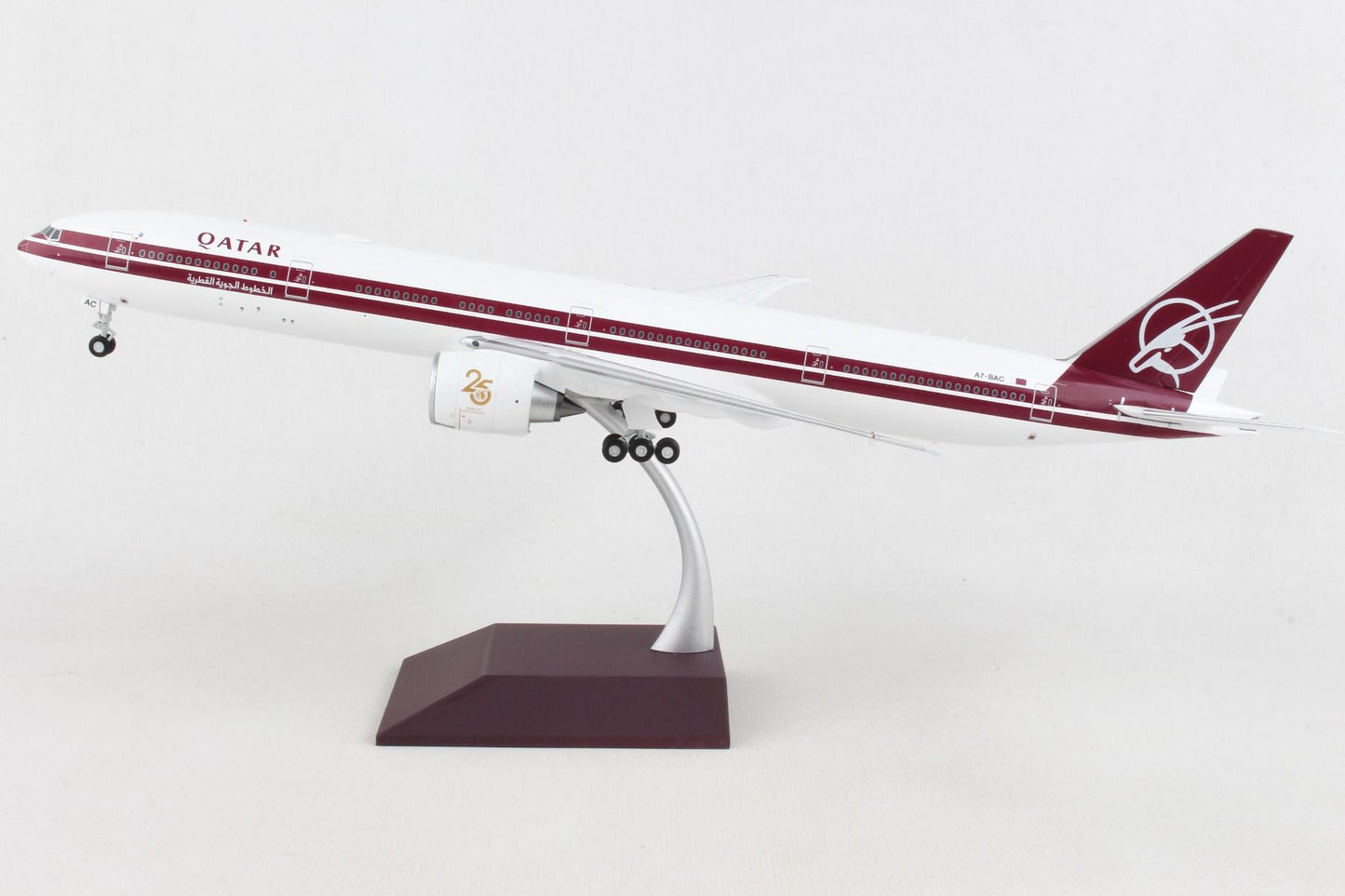 1/200 Qatar Airways B777-300(ER) Retro (A7-BAC)