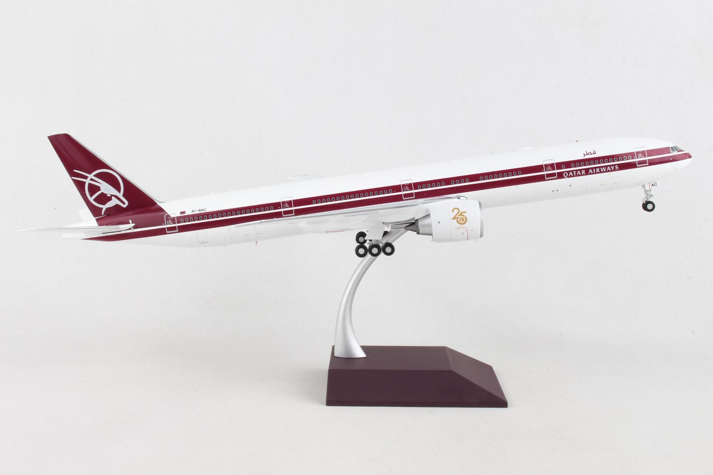 1/200 Qatar Airways B777-300(ER) Retro (A7-BAC)