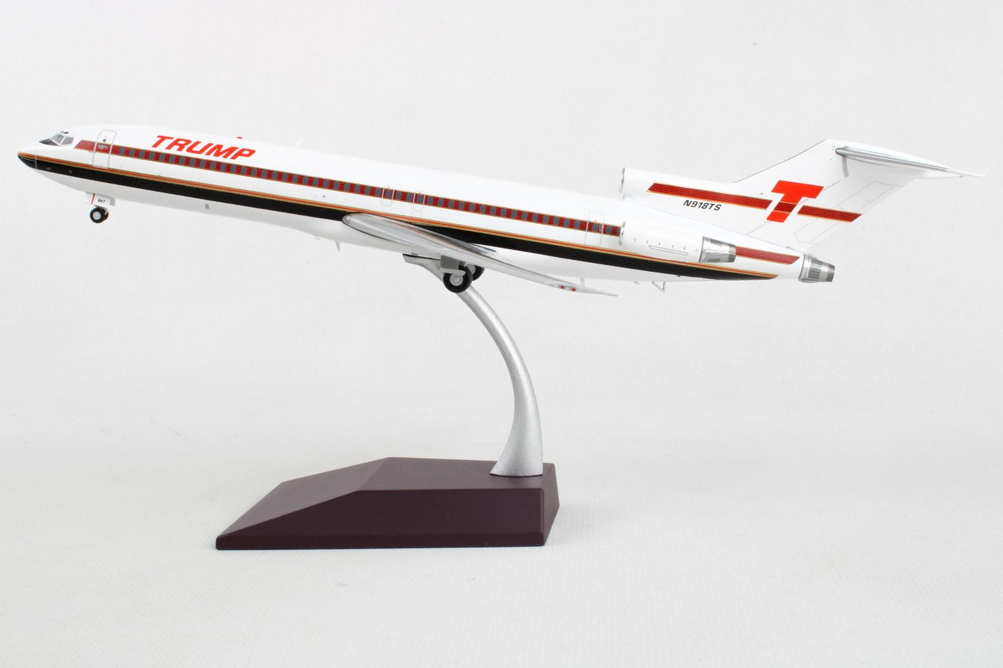 1/200 Trump Shuttle B727-200 N918TS