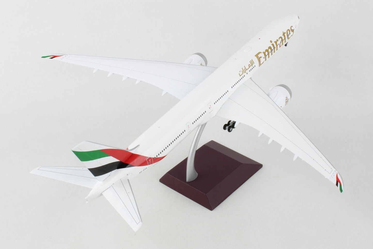 1/200 Emirates B777-9 A6-EZA