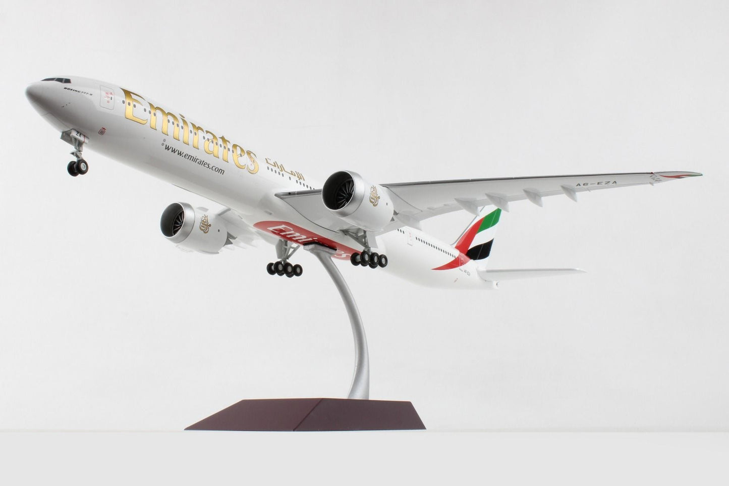 1/200 Emirates B777-9 A6-EZA