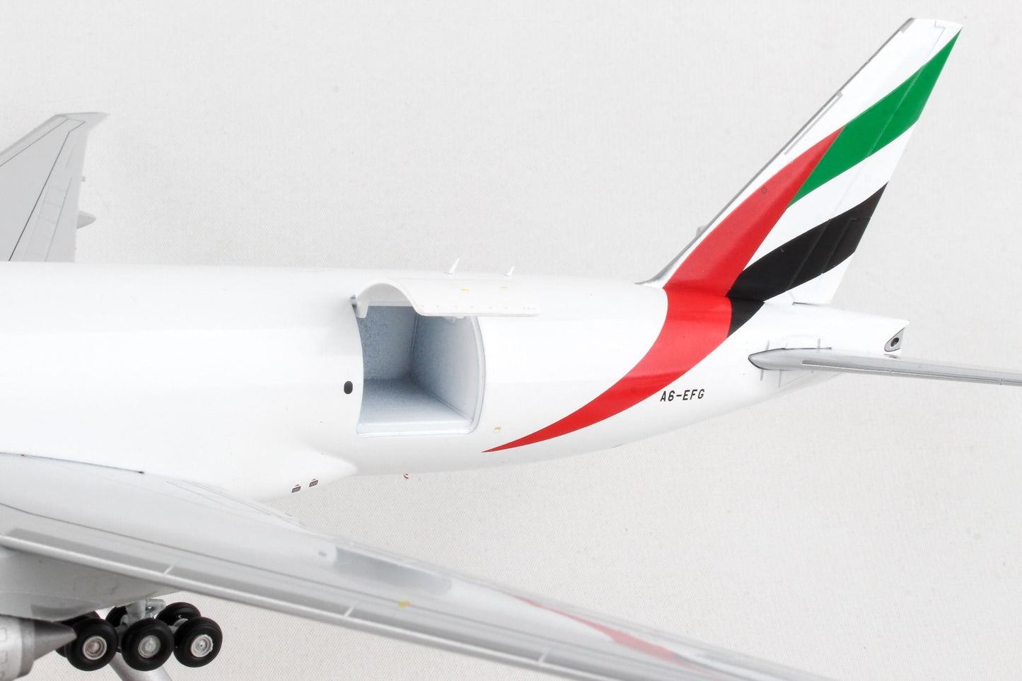 1/200 Emirates SkyCargo B777-200LRF A6-EFG (Interactive Series)