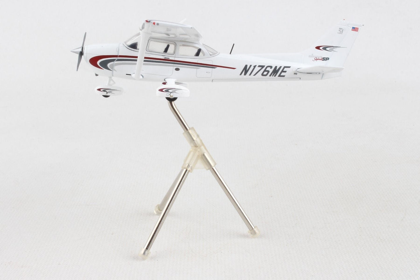 1/72 Cessna 172S Skyhawk SP (N176ME)