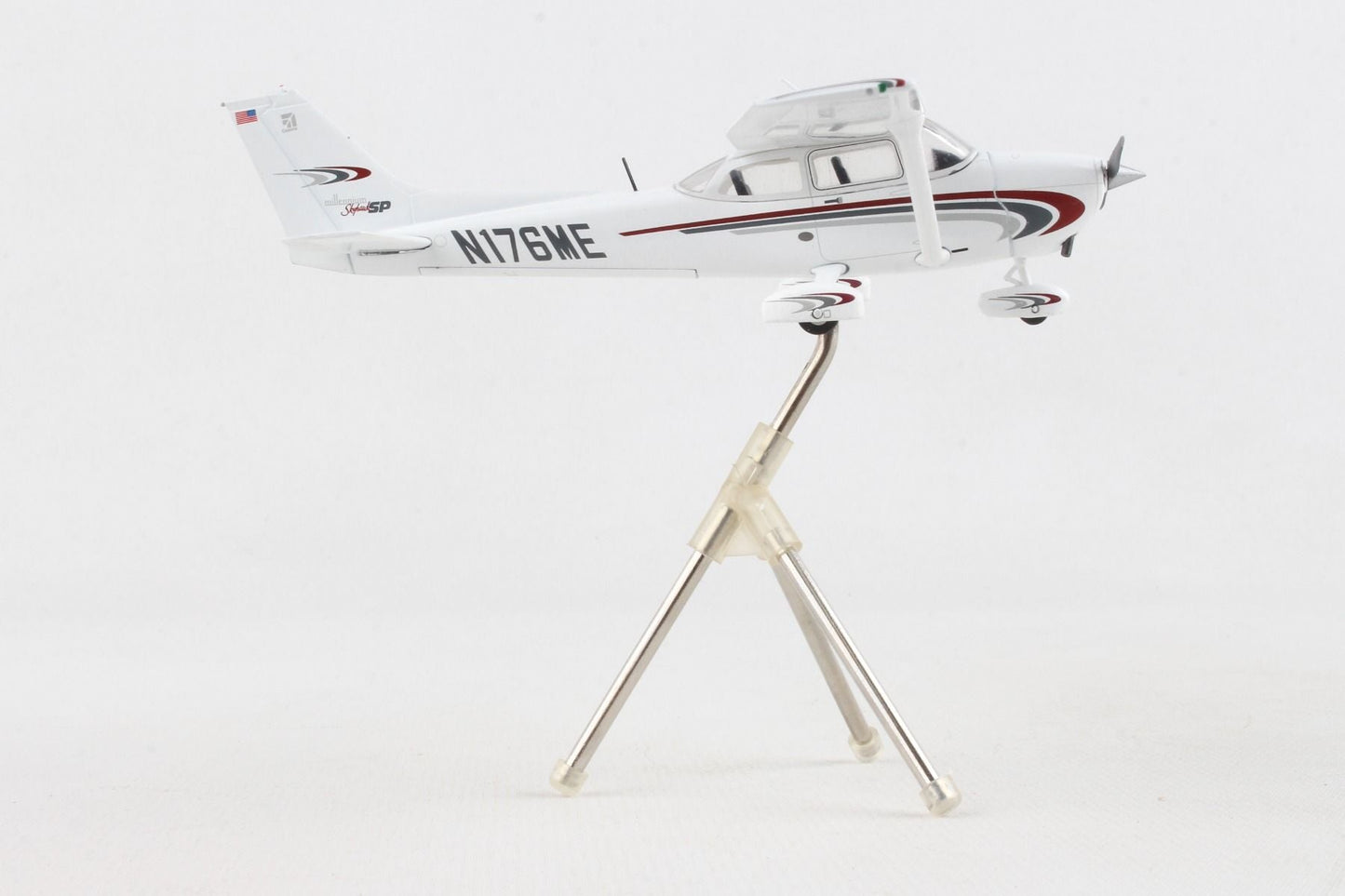 1/72 Cessna 172S Skyhawk SP (N176ME)