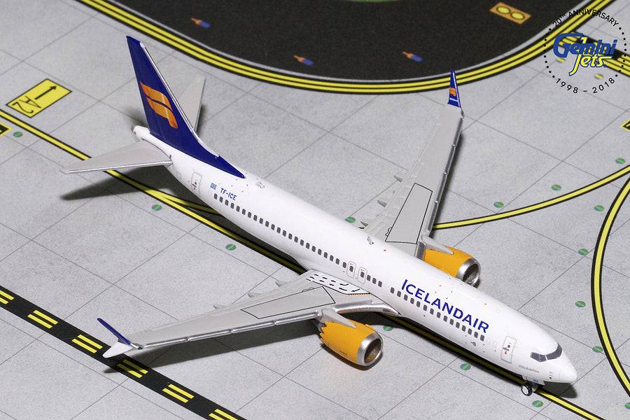 1/400 ICELANDAIR B737 MAX-8